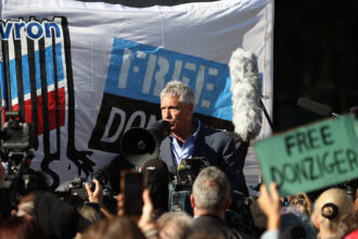 Steven Donziger is seen at a "Free Donziger" rally held in front of the Manhattan Court House as he faces sentencing in contempt case in New York City on Oct. 1, 2021. Credit: Tayfun Coskun/Anadolu Agency via Getty Images