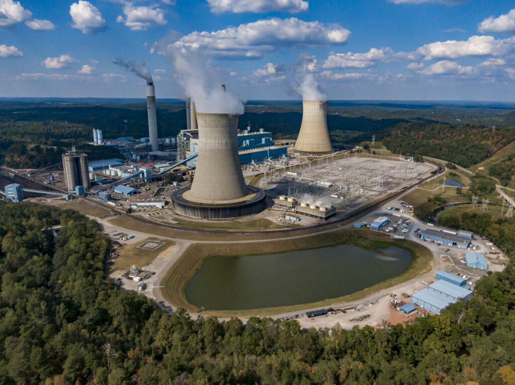 Smoke bellows from the James H. Miller Jr. Electrical Generating Plant in Jefferson County, Alabama. Miller emits around 1.5 million more metric tons of carbon dioxide per year than the entire country of Guatemala. Credit: Lee Hedgepeth/ Inside Climate News