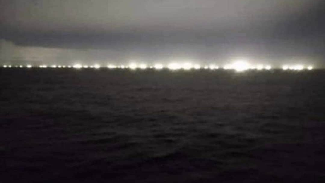 The photo posted on Twitter on July 22, 2020 purporting to show hundreds of brightly illuminated Chinese ships fishing illegally.